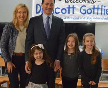Allyson Nemeroff with her husband Scott Gottlieb and daughters